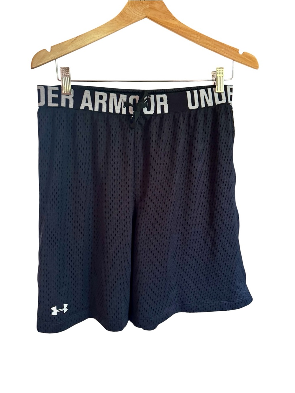 Under Armour Heatgear Loose Mesh Black Athletic Shorts Contrast Logo Waistband